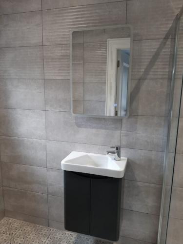 creative-flooring-wall-and-floor-tiling-004